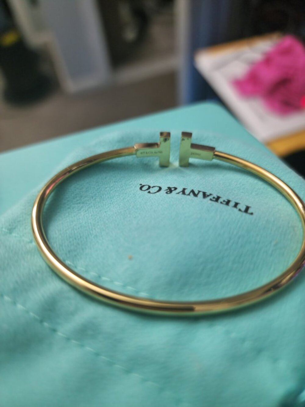 Tiffany & Co. T Wire Bracelet 18k Yellow Gold - Picture 4 of 6